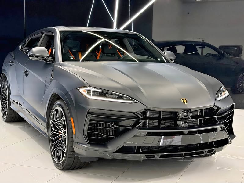 2025 Lamborghini urus se