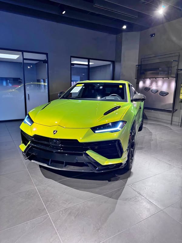 2024 Lamborghini Urus Performante