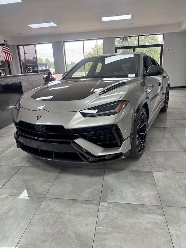 2024 Lamborghini Urus - Performante