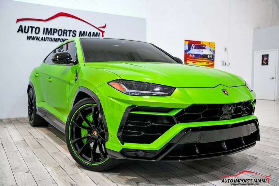 2022 Lamborghini Urus Pearl Capsule