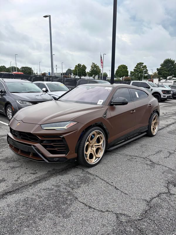 2019 Lamborghini Urus - Sport Utility 4D