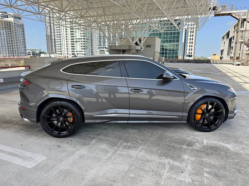 2021 Lamborghini Urus - Sport Utility 4D