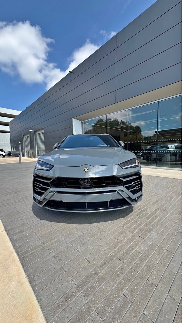 2022 Lamborghini Urus - Pearl Capsule Sport Utility 4D