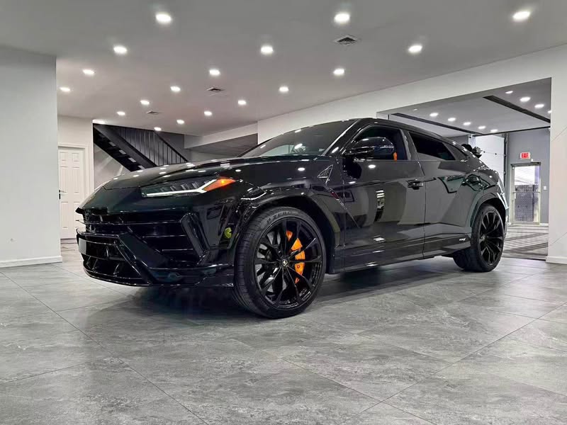 2023 Lamborghini Urus - S