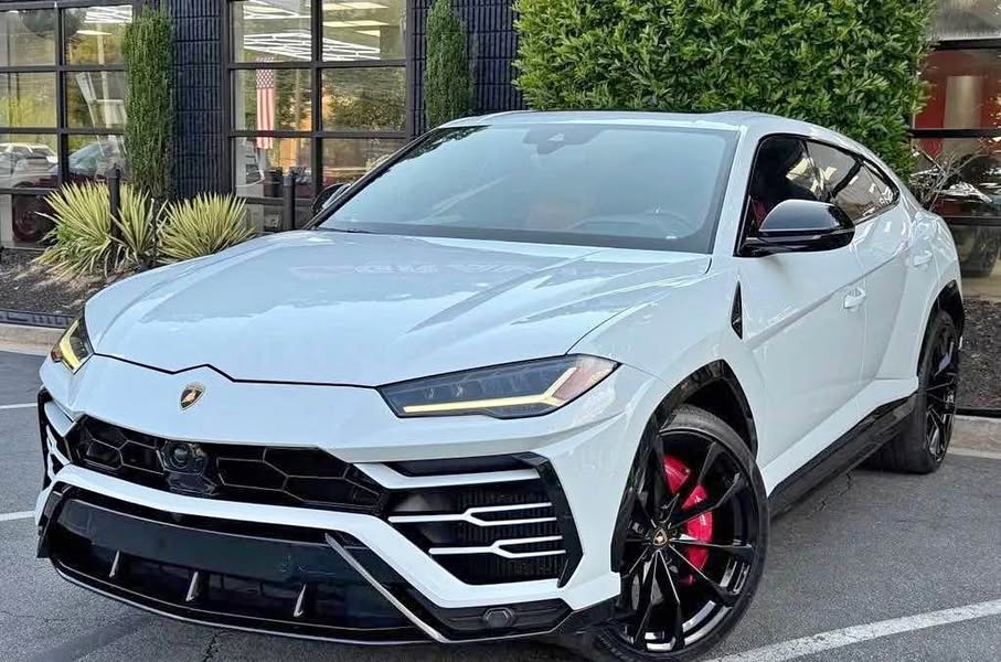 2021 Lamborghini Urus - Base