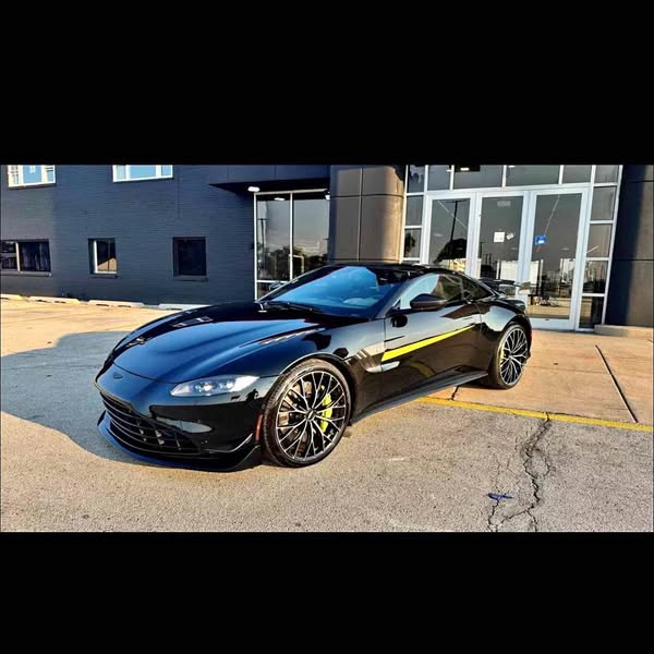 2022 Aston Martin Vantage - F1 Edition Coupe 2D