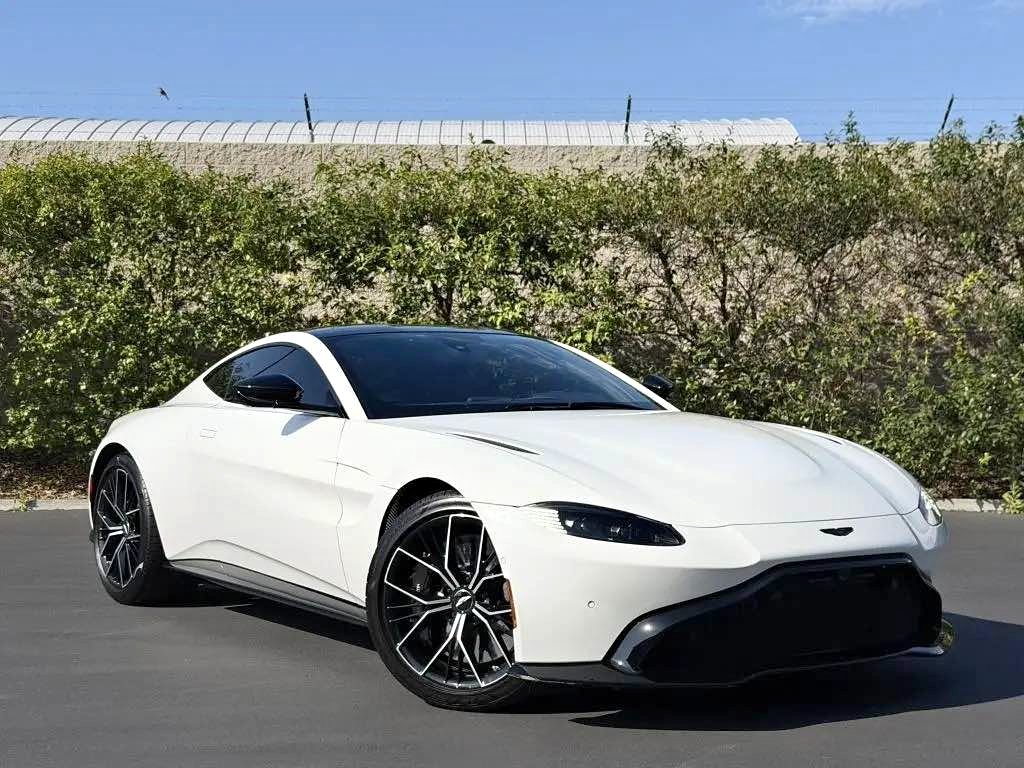 2022 Aston Martin Vantage - V8 Coupe 2D