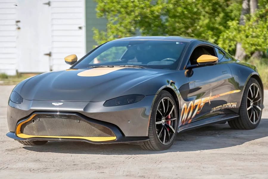 2019 Aston Martin Vantage - Base