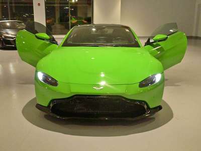 2019 Aston Martin Vantage - Base