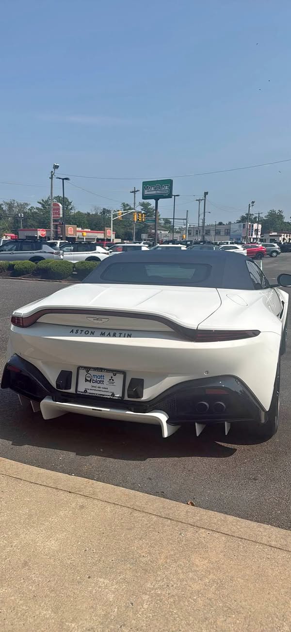 2022 Aston Martin Vantage - V8 Convertible 2D