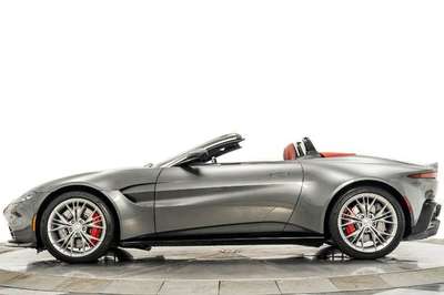 2022 Aston Martin Vantage - VOLANTE (Red soft top\/503HP)