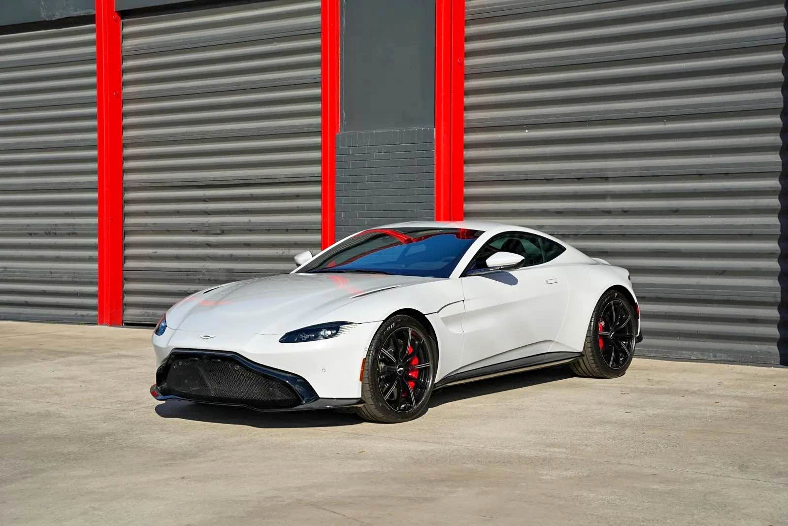 2020 Aston Martin Vantage - Base