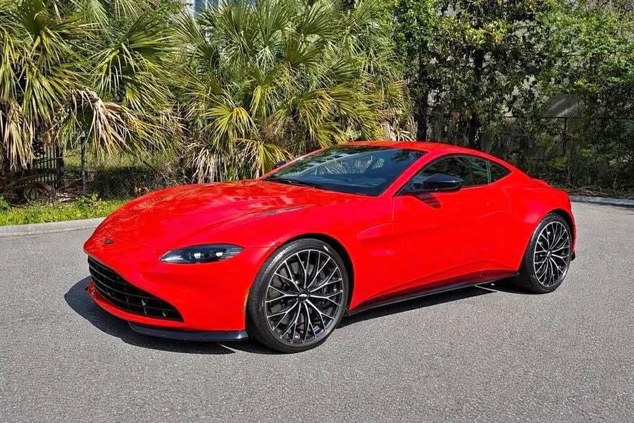 2022 Aston Martin Vantage - V8 Coupe 2D