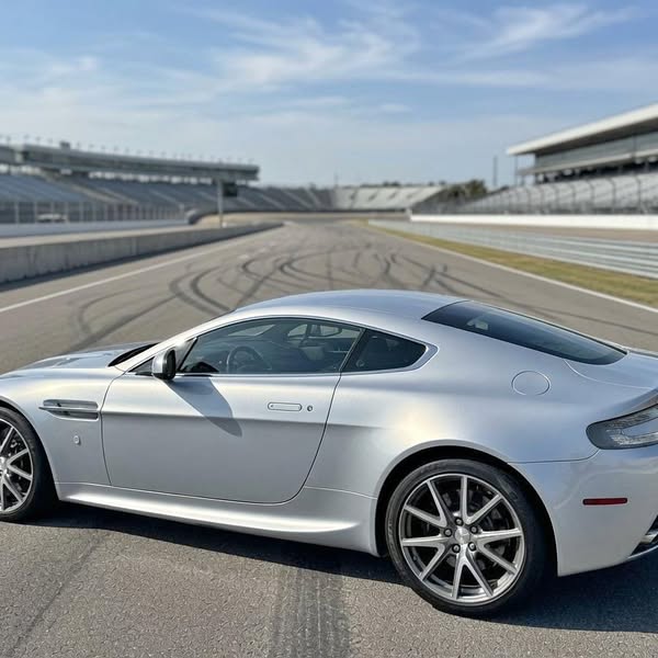 2014 Aston Martin V8 Vantage MANUAL