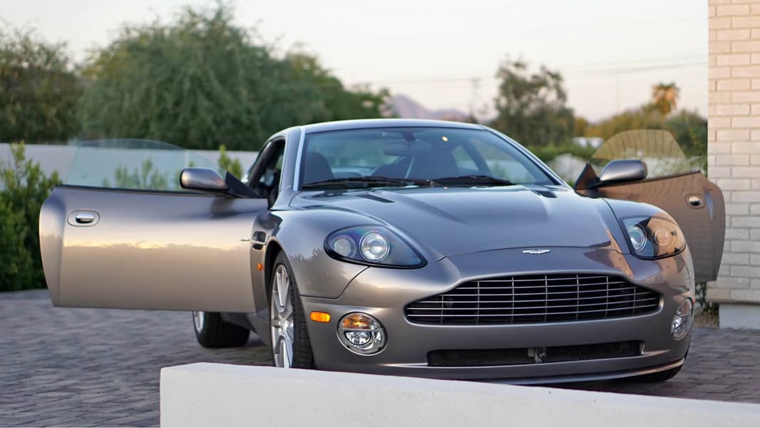 2005 Aston Martin Vanquish S - Coupe 2D