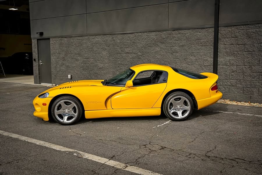 2001 Dodge viper gts