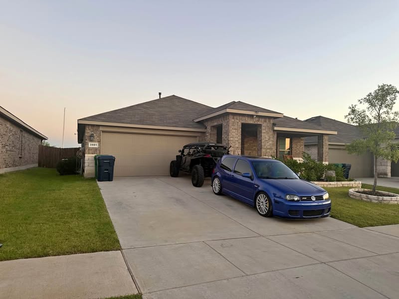2004 Volkswagen R32 - Hatchback 2D