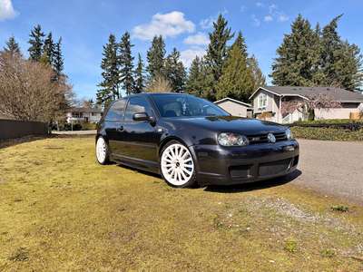 2004 Volkswagen R32 Hatchback 2D