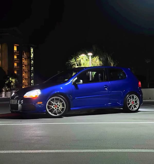 2008 Volkswagen R32 - Hatchback 2D