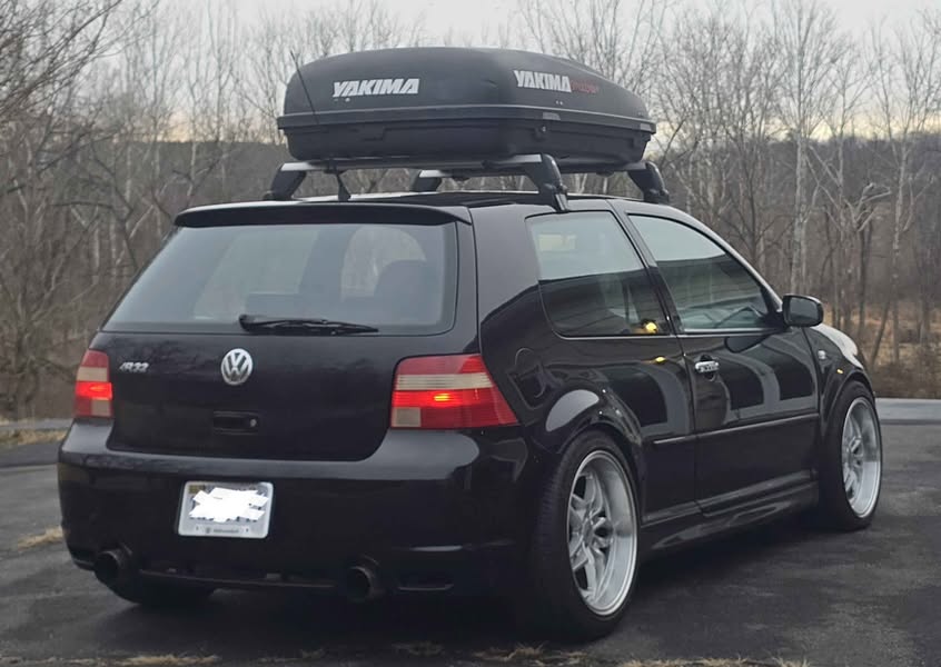 2004 Volkswagen R32 Hatchback 2D