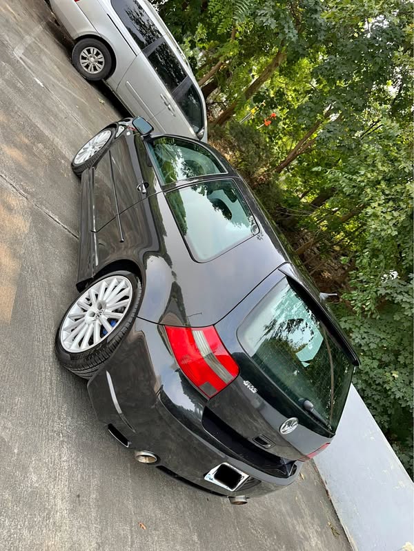 2004 Volkswagen R32 - Hatchback 2D