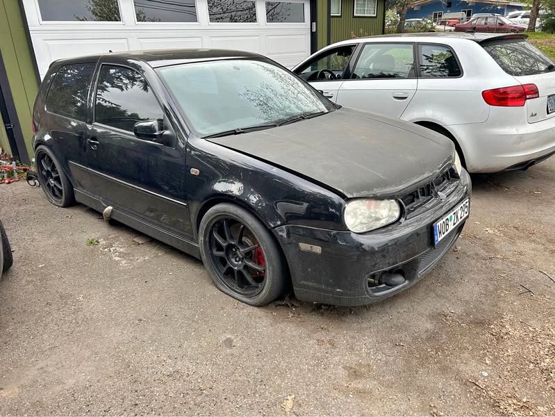 2004 Volkswagen R32 - Hatchback 2D