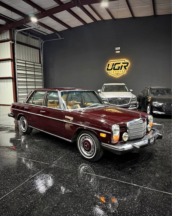 1974 Mercedes-Benz 230 - W114