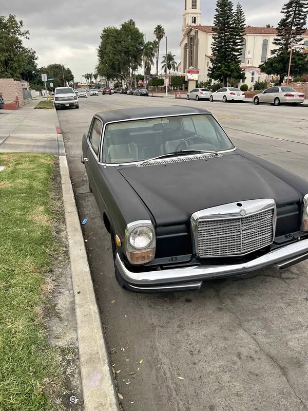 1972 Mercedes-Benz w114 coupe