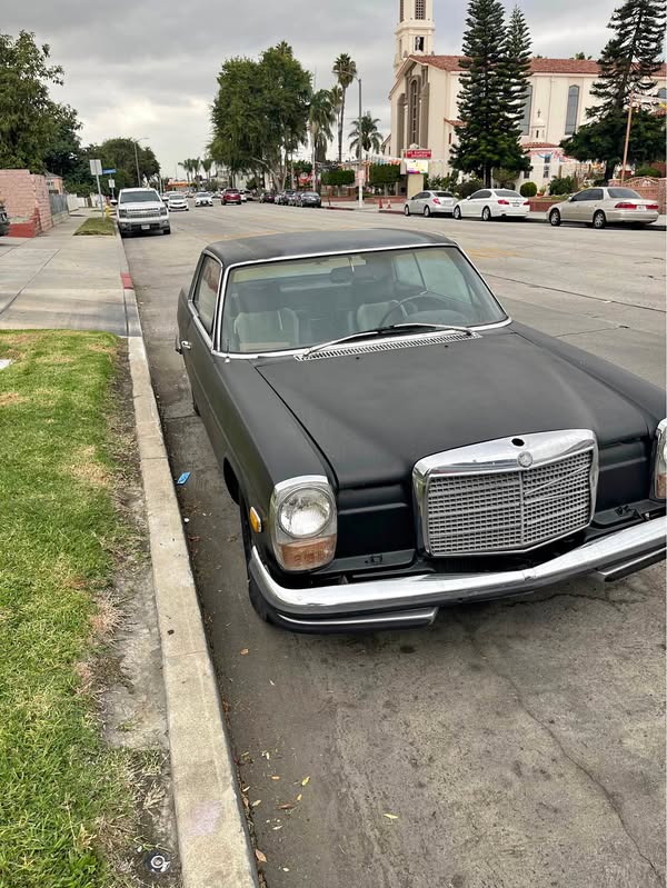 1972 Mercedes-Benz w114 coupe