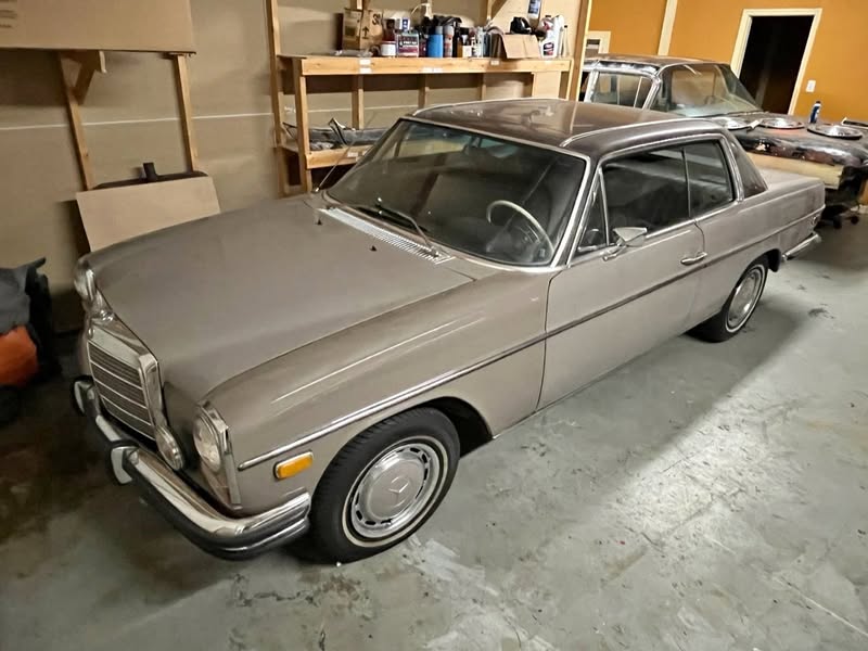 1972 Mercedes-Benz loaded w114 250c coupe 94k documented miles!!! runs!