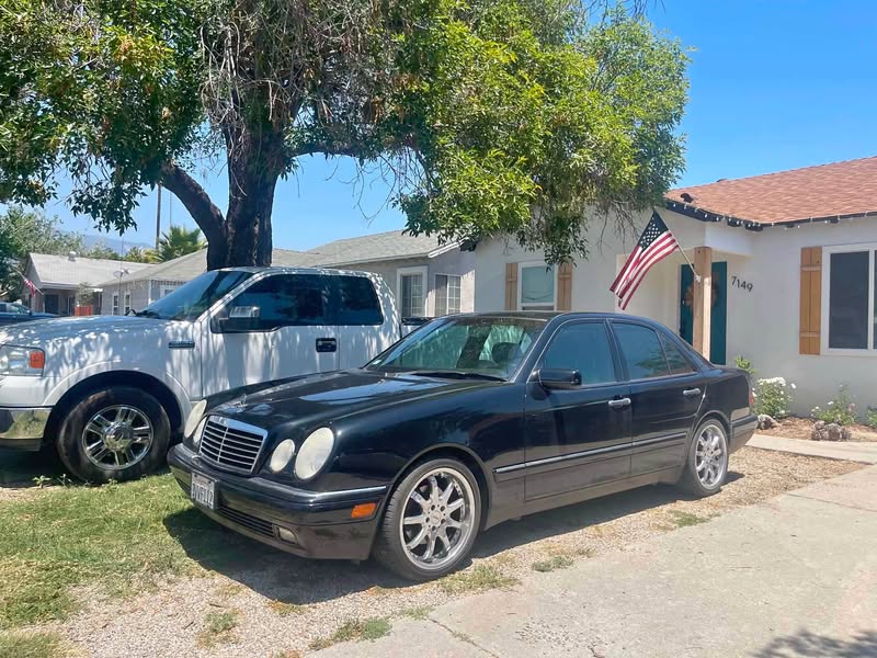 1997 Mercedes-Benz E-Class - E 320 4MATIC Sedan 4D