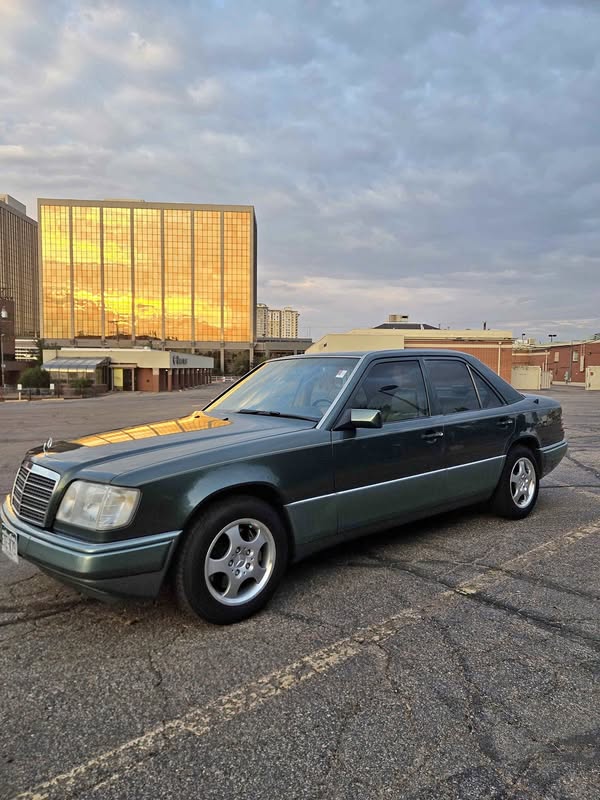 1994 Mercedes-Benz E-Class - E 320 Sedan 4D