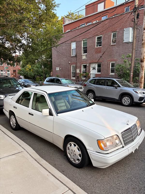 1995 Mercedes-Benz E-Class - E 320 Sedan 4D