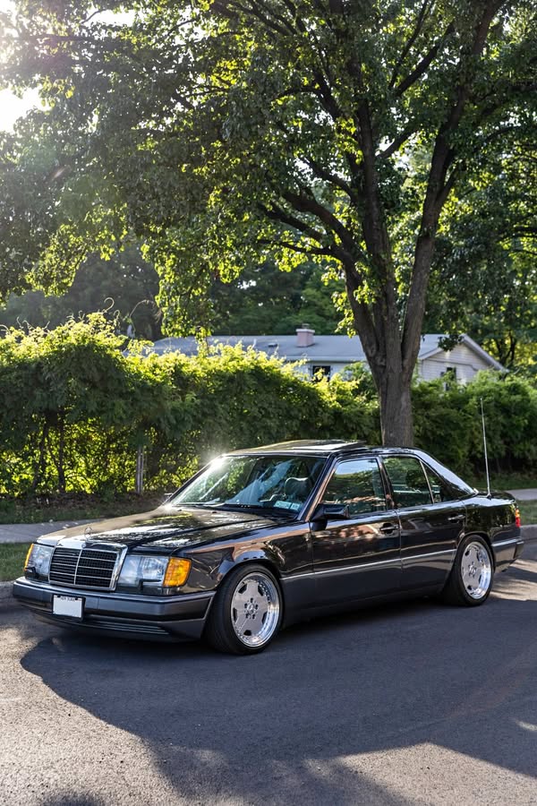 1993 Mercedes-Benz E-Class - E 300 4MATIC Sedan 4D