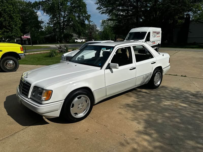 1995 Mercedes-Benz E-Class - E 320 Sedan 4D