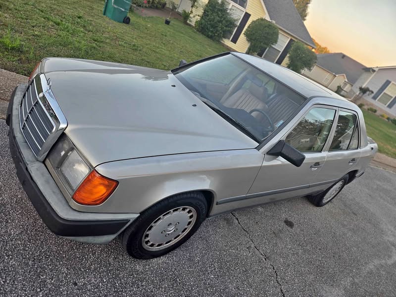 1988 Mercedes-Benz E-Class - E 300 Sedan 4D