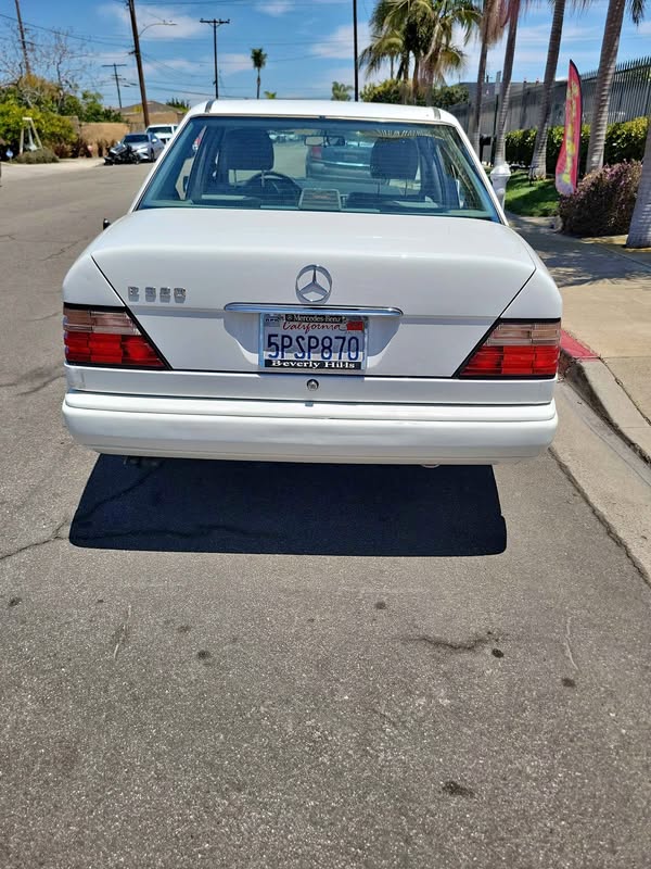 1995 Mercedes-Benz E-Class - E 320 Sedan 4D