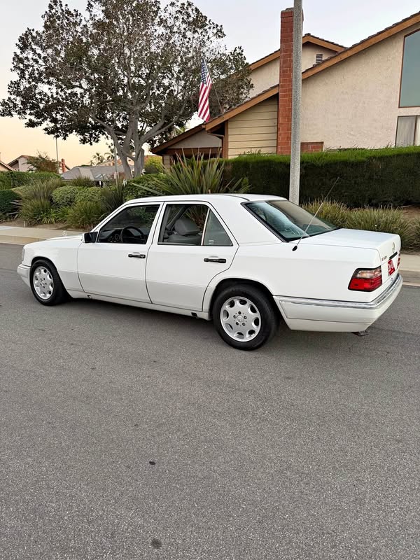 1995 Mercedes-Benz E-Class - E 320 4MATIC Sedan 4D