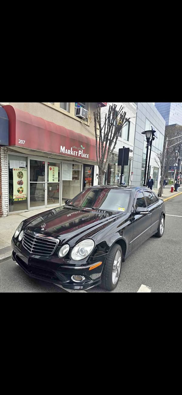 2009 Mercedes-Benz E-Class - E 350 4MATIC Sedan 4D