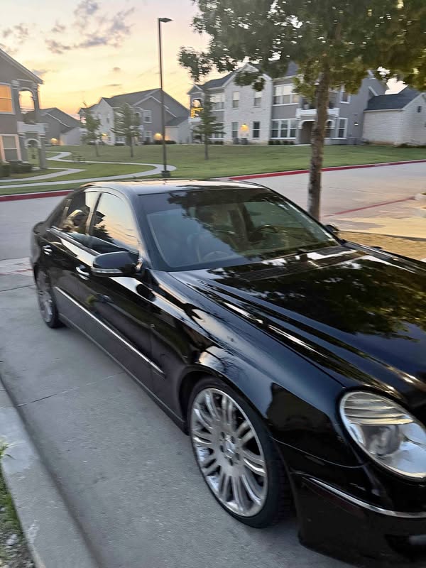 2007 Mercedes-Benz E-Class - E 550 4MATIC Sedan 4D