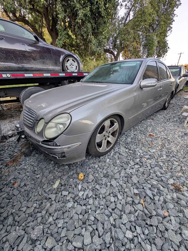 2005 Mercedes-Benz E-Class - E 500 4MATIC Sedan 4D