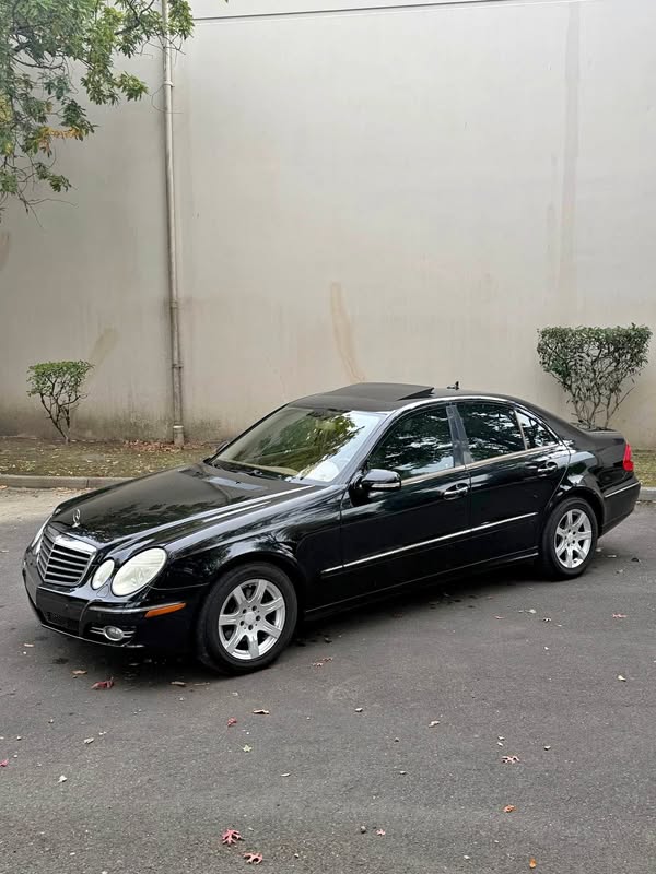 2008 Mercedes-Benz E-Class - E 320 BLUETEC Sedan 4D