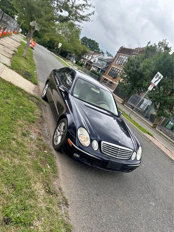 2006 Mercedes-Benz E-Class - E 350 4MATIC Sedan 4D