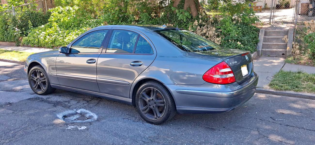 2006 Mercedes-Benz E-Class - E 350 4MATIC Sedan 4D