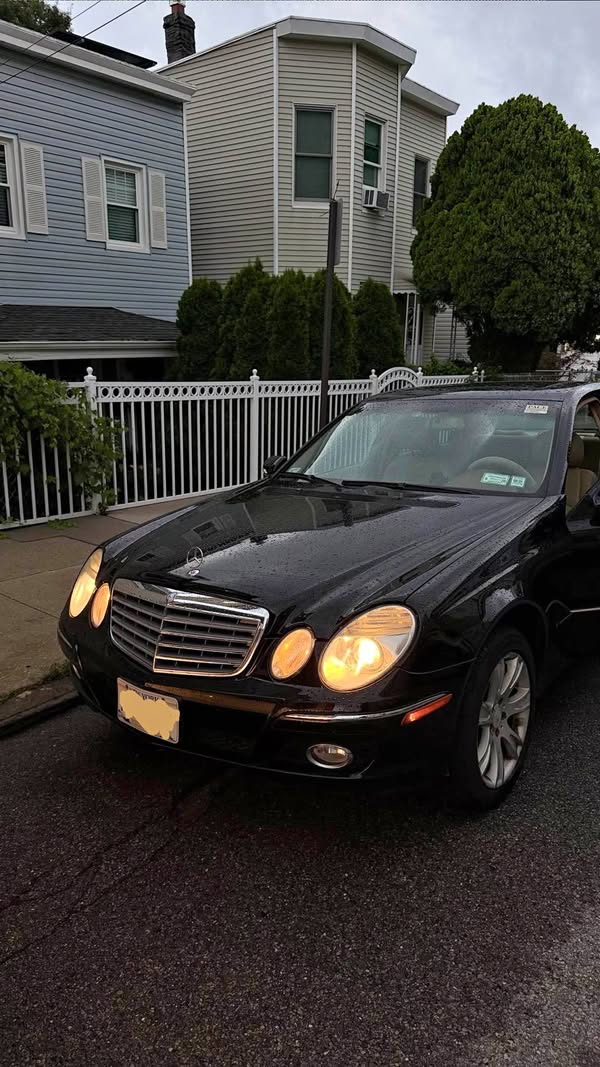 2009 Mercedes-Benz E-Class - E 350 4MATIC Sedan 4D
