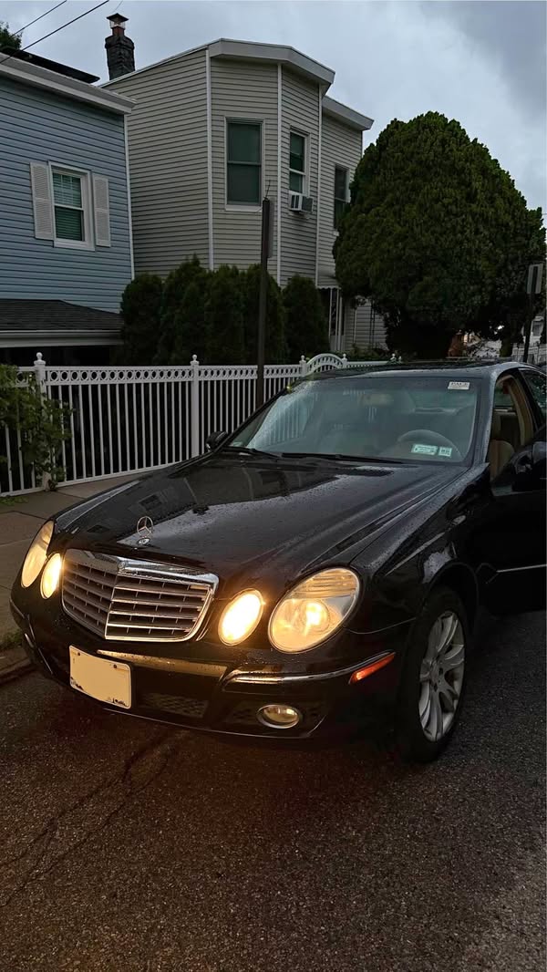 2009 Mercedes-Benz E-Class - E 350 4MATIC Sedan 4D
