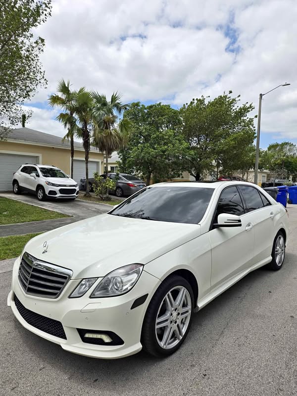2010 Mercedes-Benz E-Class - E 550 4MATIC Sedan 4D
