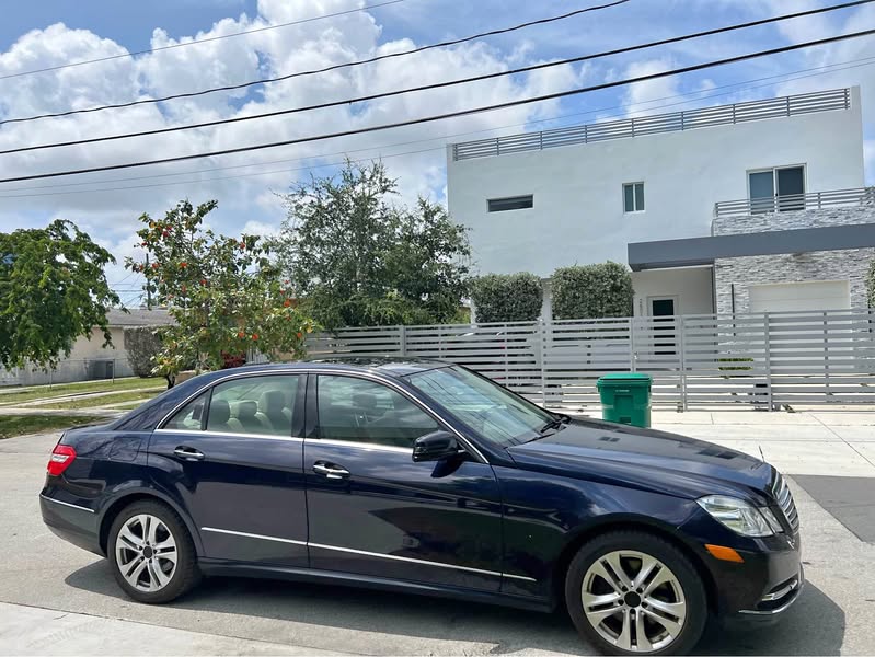 2012 Mercedes-Benz E-Class - E 350 4MATIC Sedan 4D