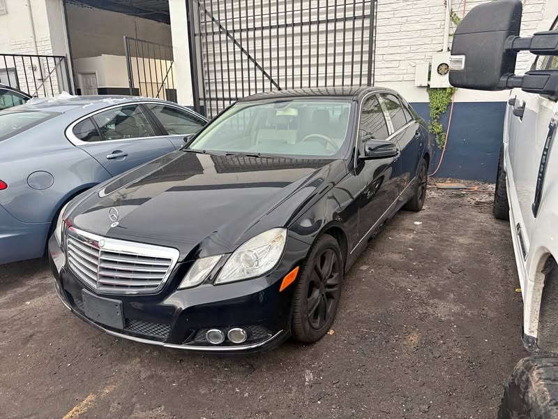 2010 Mercedes-Benz E-Class - E 300 4MATIC Sedan 4D