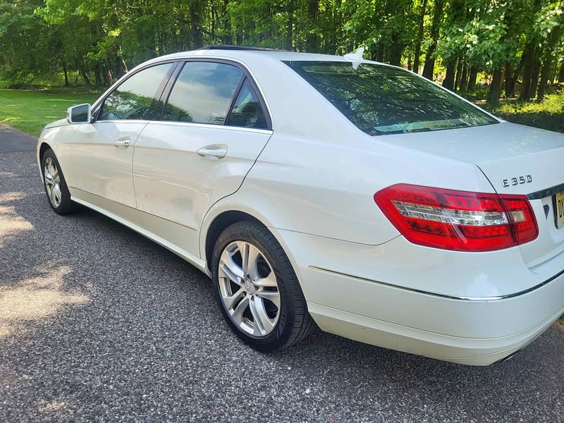 2011 Mercedes-Benz E-Class - E 350 4MATIC Sedan 4D